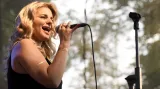 Slovenská zpěvačka Adriana Dráfiová alias Gitana vystoupila 27. května 2018 na zahájení dvacátého ročníku světového romského festivalu Khamoro na Střeleckém ostrově v Praze