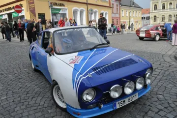 Historické automobily při své rallye navštívily Louny