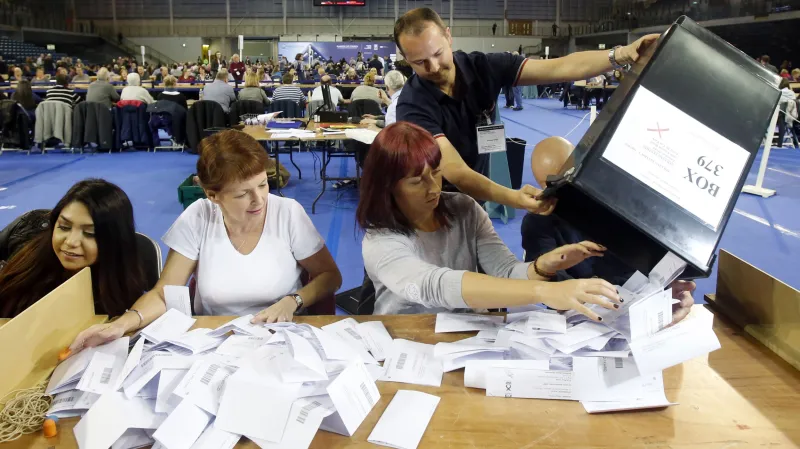 Sčítání hlasů v Británii