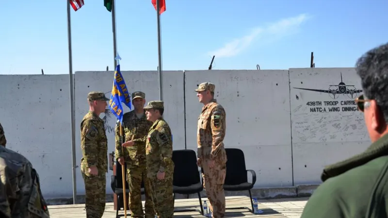 Předání velení 438. smíšené letky