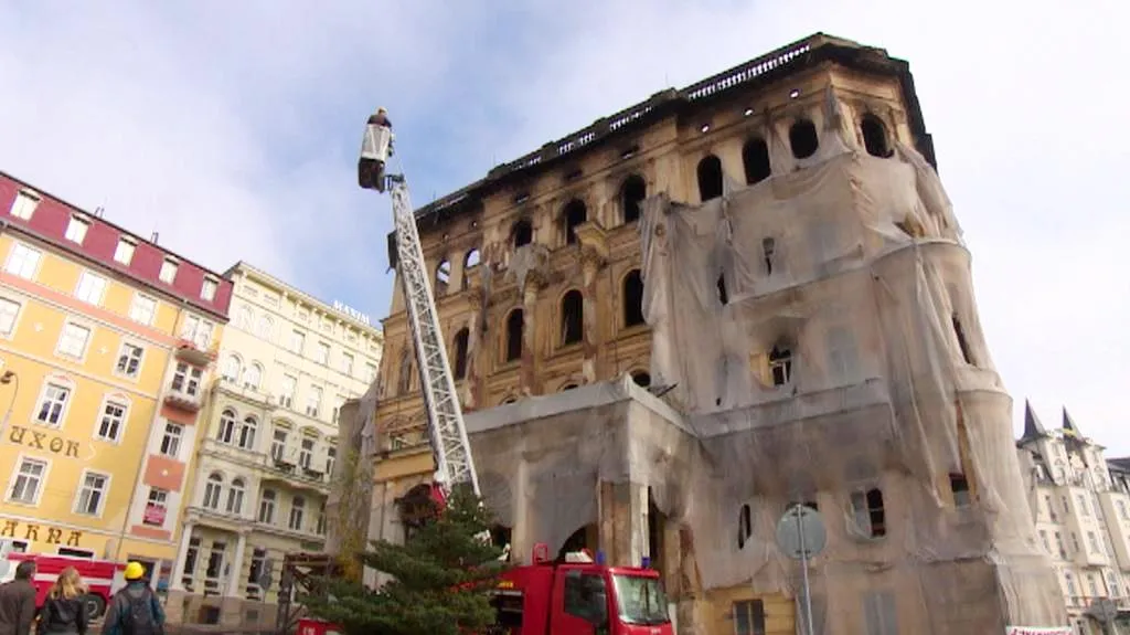 Vyhořelý hotel v Mariánských Lázních