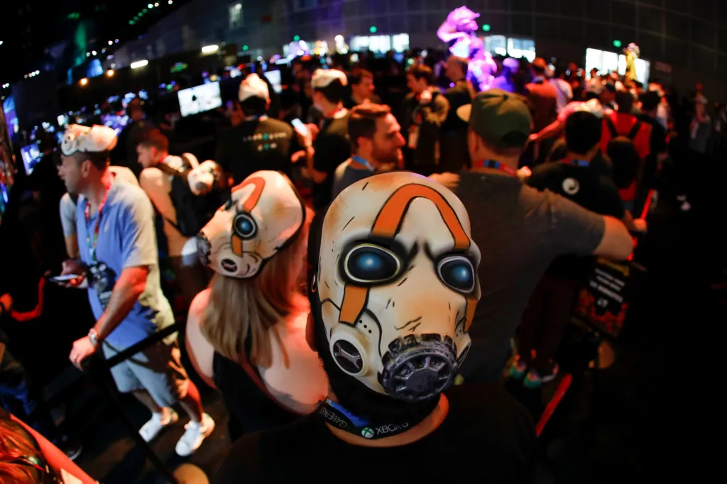 Někteří účastníci E3 Expo obdrželi masky hrdinů testovaných her