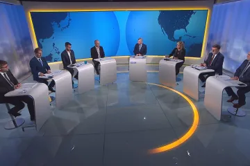 Brutálně zasáhne do života občanů, kritizuje opozice úsporný balíček. Je kompromisem, zní od zástupců koalice
