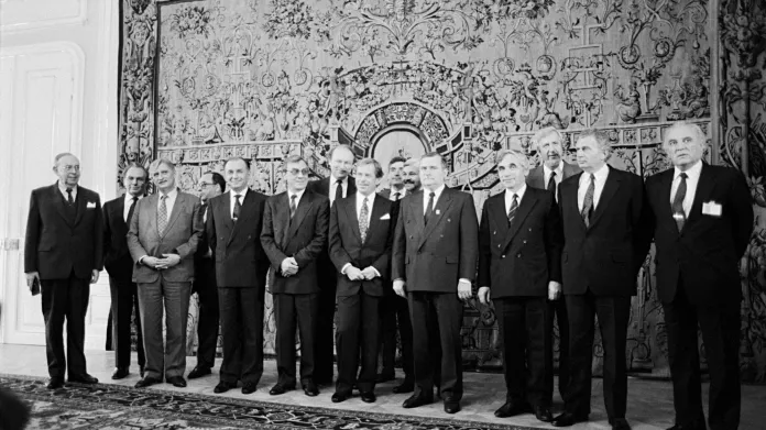 Poslední zasedání Politického výboru Varšavské smlouvy zahájil prvního července v Praze prezident ČSFR Václav Havel, který jako nejvyšší představitel hostitelské země jednání řídil