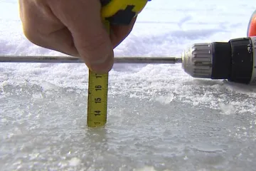 Na tloušťce záleží! Bezpečný led má 25 centimetrů