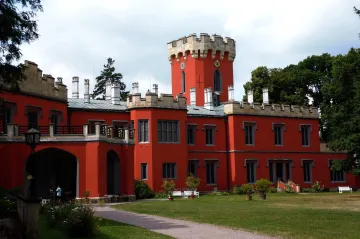 Tudorovská perla východních Čech v hledáčku kamer