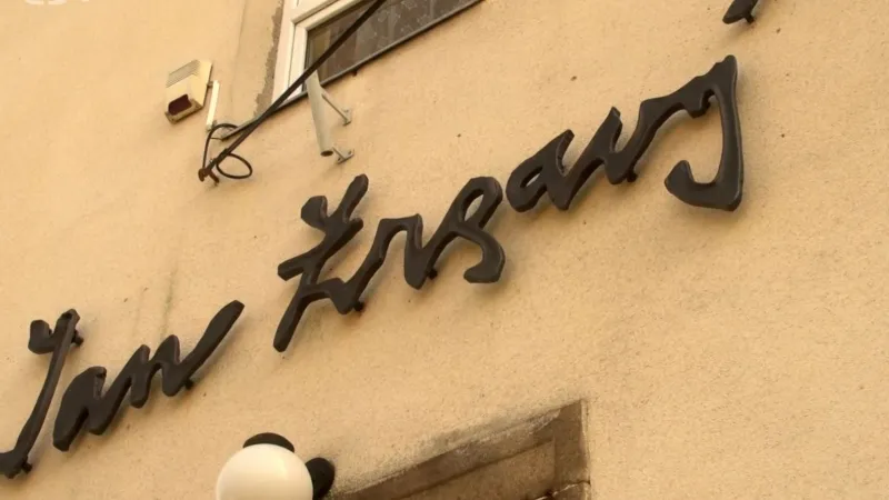 Podpis na rodném domě Jana Zrzavého