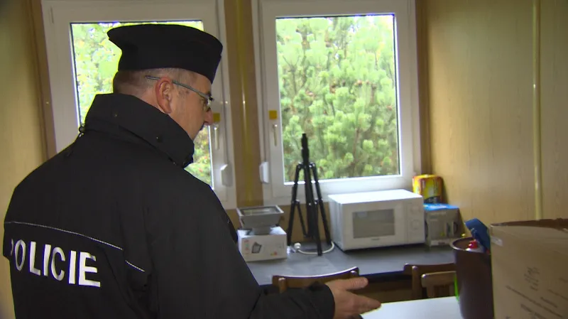 Provizorní zázemí pro policisty na hranicích