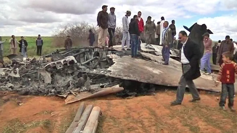 Zřícená americká stíhačka nedaleko Benghází