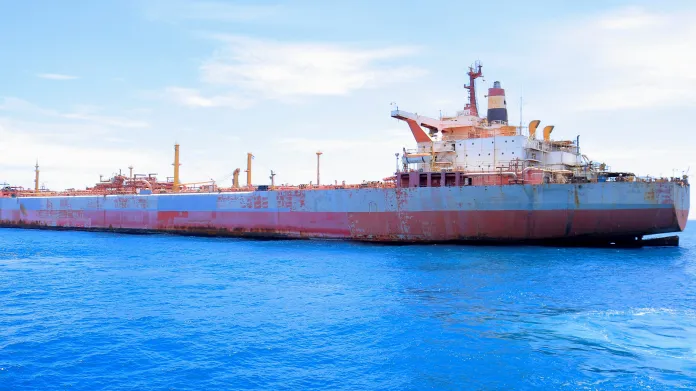 Supertanker FSO Safer u pobřeží Jemenu