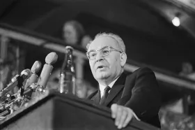 Normalizační prezident Husák zažil pád režimu, který sám pomáhal budovat