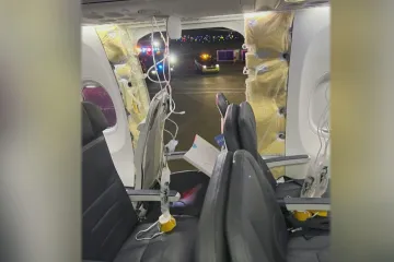Boeingu aljašských aerolinek po startu odpadlo okénko, letecký úřad spustil kontroly