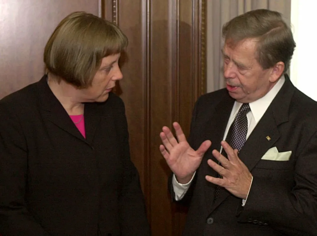 Prezident Václav Havel se na čtyřdenní státní návštěvě Německa 11. května 2000 v Berlíně poprvé setkal s Merkelovou v roli předsedkyně Křesťanskodemokratické unie