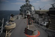 Dánská nákladní loď čelila útoku hútíjských povstalců. Americké námořnictvo sestřelilo dvě rakety