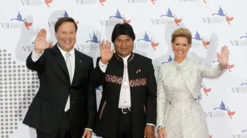 Summitu v Panamě se účastní i prezident Bolívie Evo Morales (uprostřed)