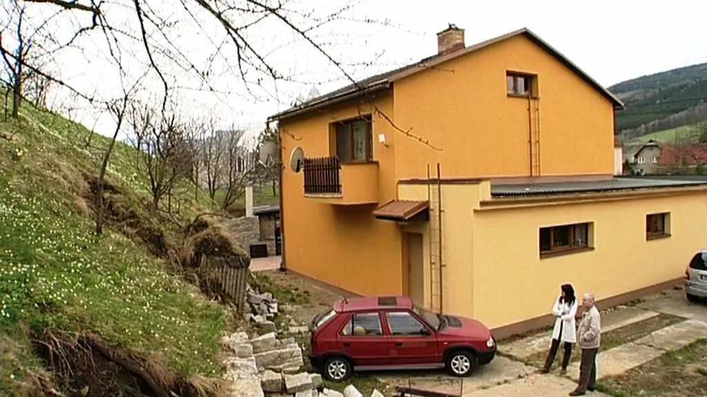 Sesuvem půdy ohrožený dům v České Vsi
