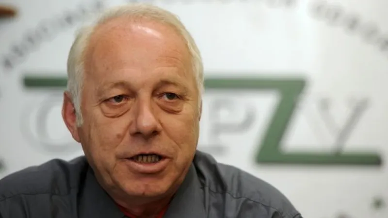 Reportáž: Odbory chtějí pro živnostníky daň tisícovku měsíčně