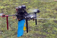 České autonomní drony míří do Perského zálivu. Budou hasit, sekat i stavět