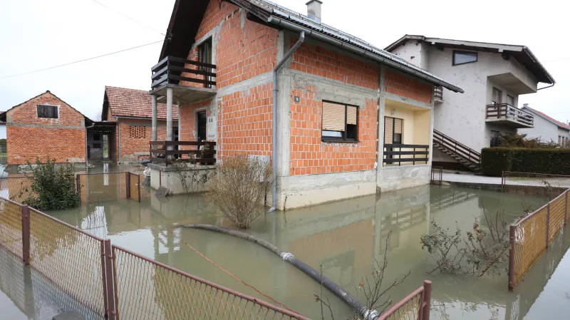Rozvodněná řeka Korana