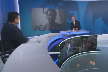 Vozíčkář se znovu učí chodit. Elektrodu v míše přepíná dálkovým ovládáním