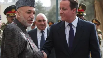 Hamíd Karzáí a David Cameron
