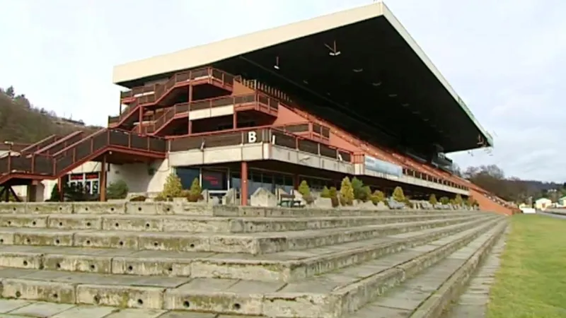 Dostihové závodiště v Chuchli