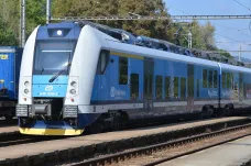 Provoz na trati mezi Brnem a Břeclaví zastavilo stržené vedení. Vlaky na Slovensko měly několikahodinové zpoždění