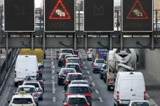 Auto s dvaceti lidmi se vybouralo na německé dálnici, sedm pasažérů zemřelo