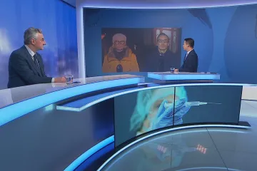 Evropská komise by měla objasnit postup objednávky vakcíny, tvrdí Konečná a Zahradil