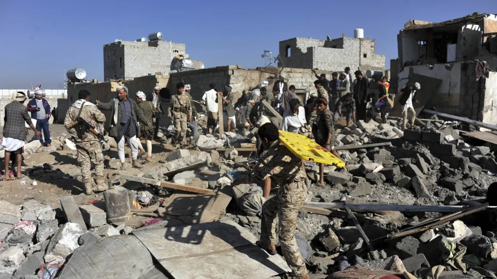 Následky bombardování v Jemenu