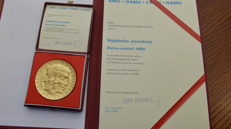 Zlatá medaile Akademie múzických umění