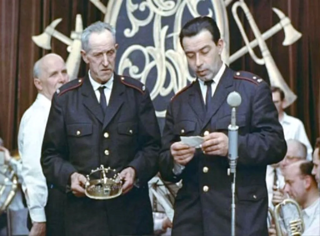 Hoří, má panenko (1967). „Tady každej krade!“ Hasičský bál jako hořká zpráva o lidech. Skuteční hasiči z Vrchlabí, kteří se stali inspirací, si ve filmu nejen zahráli, ale pomohli i k jeho uvedení, když cenzorům potvrdili pravdivost filmových historek