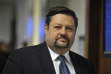 Uprchlý exposlanec Wolf je zpět v Česku