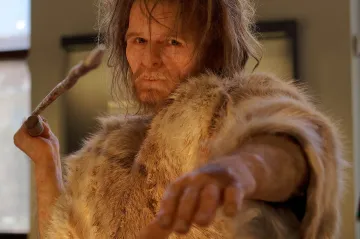 Neandertálci lovili obří jeskynní lvy, zřejmě se i zdobili jejich kůžemi