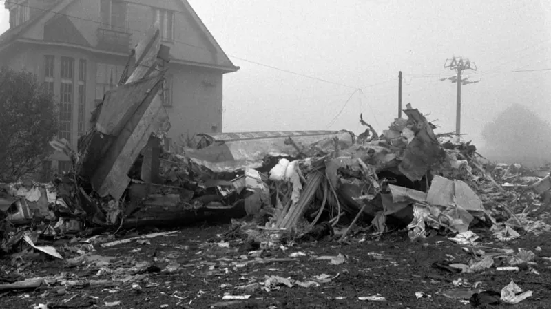 Největší kus trupu v Praze Suchdole skončil jen několik metrů od vily v ulici Na Rybářce