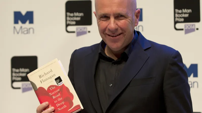 Richard Flanagan s Man Booker Prize za román Úzká cesta na daleký sever