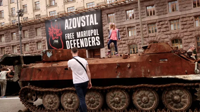 Zničená ruská technika vystavená v ulicích Kyjeva