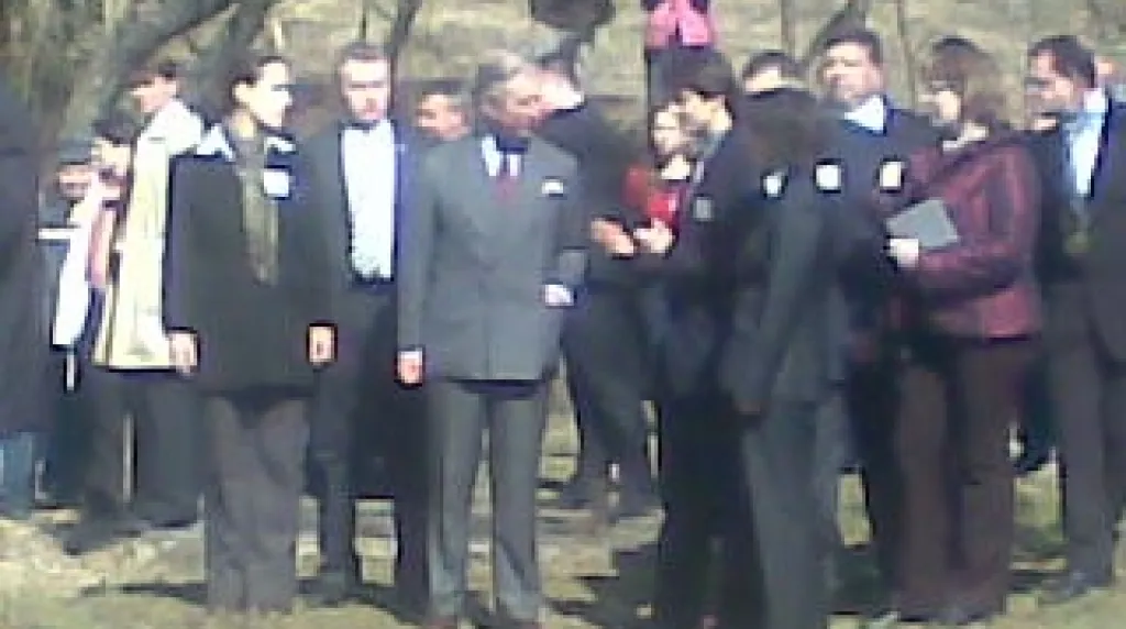 Princ Charles si prohlíží Hostětín