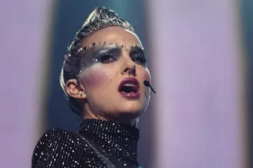 Filmová upoutávka týdne: Černá labuť u mikrofonu. Portmanová se vtělila do role zpěvačky