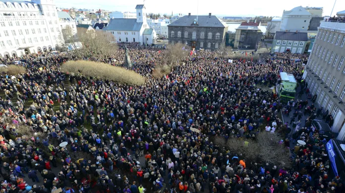Protesty proti premiérovi na Islandu kvůli Panama Papers