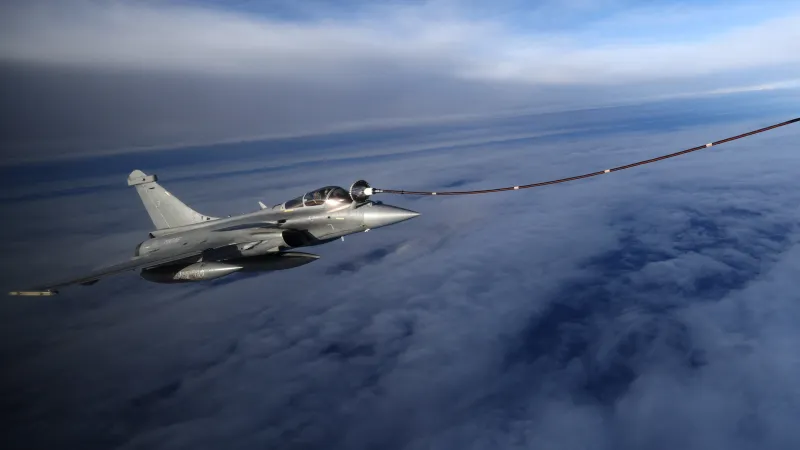 Francouzská stíhačka Rafale schopná nést jadernou bombu