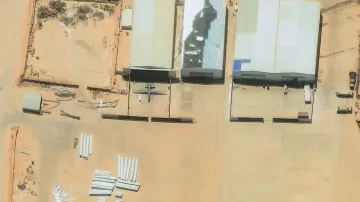 Na letecké základně al-Chádim v Libyi je zřejmě dron čínské výroby Feilong-1