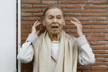 Přeživší holocaustu po letech náhodně narazila na svou dozorkyni z koncentračního tábora