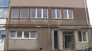 Firma se pustila do rekonstrukce zničených budov