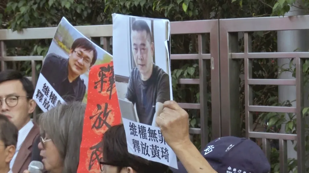 Wang Čchüan-čang (vlevo) byl spolu s dalšími čínskými právníky zadržen v roce 2015