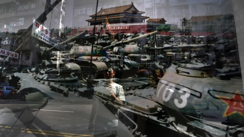 Výjev z výstavy věnované potlačení protestů