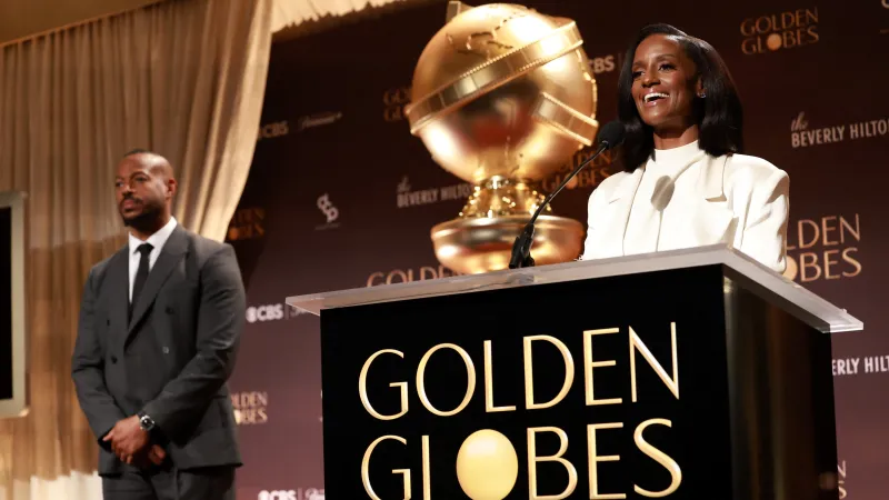 Herci Skye P. Marshallová a Marlon Wayans vyhlašují nominace na Zlaté glóby za rok 2025