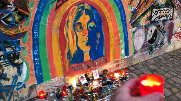 Lennonova zeď - archivní fotografie z 9. 12. 2003