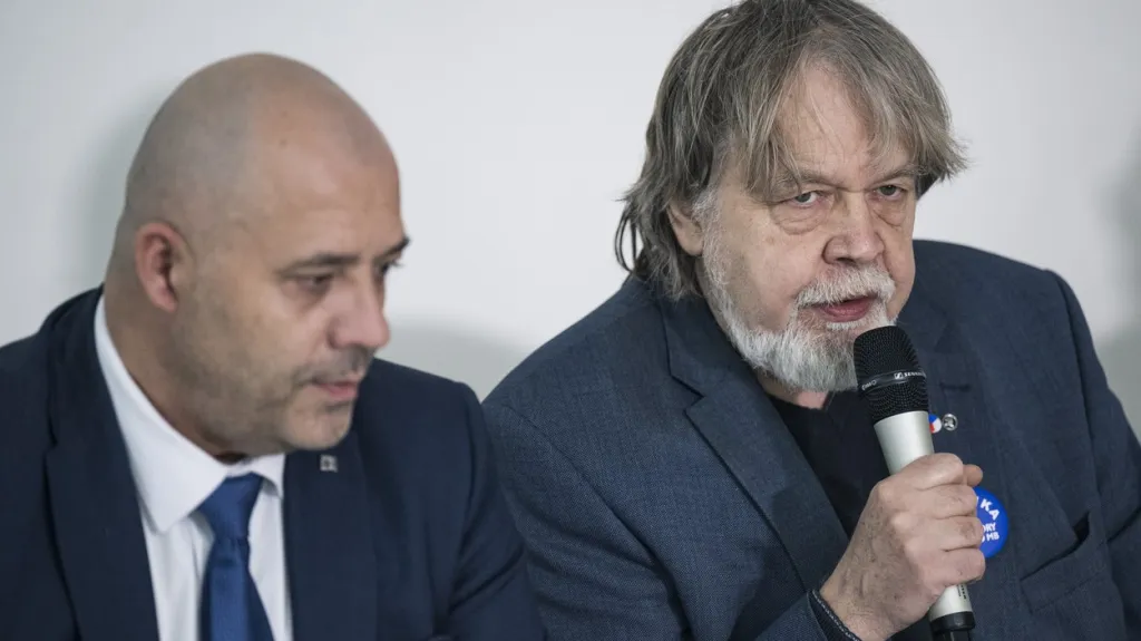 Roman Ďurčo a Jaroslav Povšík na tiskové konferenci