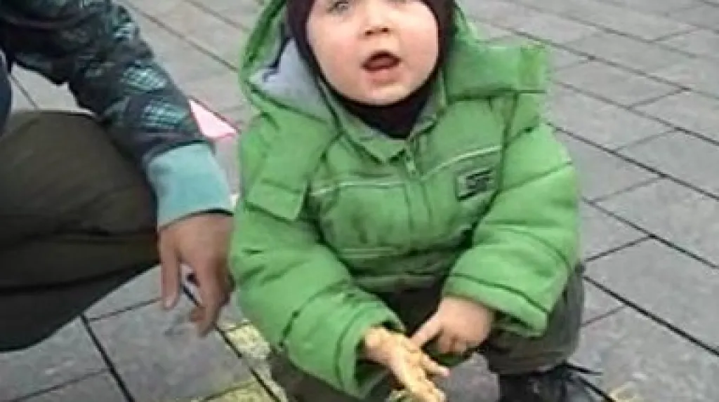 Nejmladší účastník akce k připomenutí kostela Svatého Mikuláše